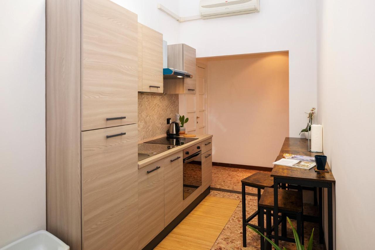 Central Apartment Милано Екстериор снимка
