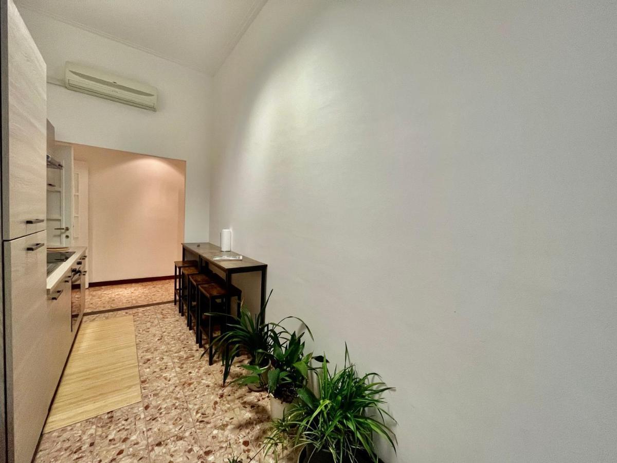 Central Apartment Милано Екстериор снимка